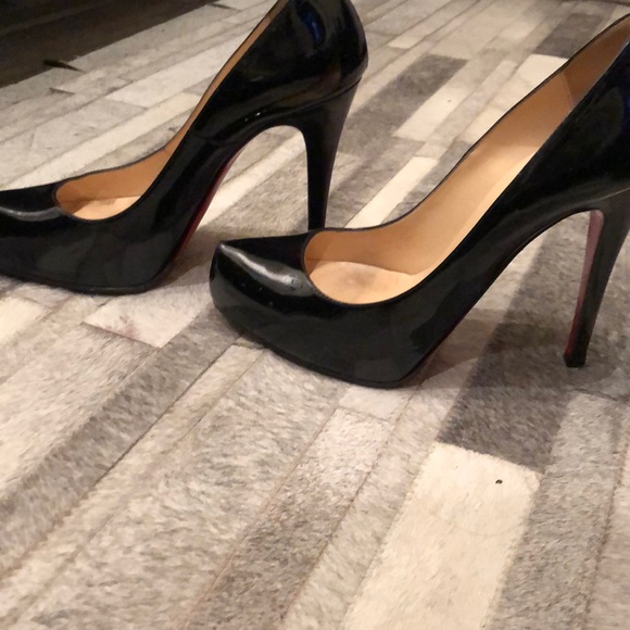 black pumps size 8